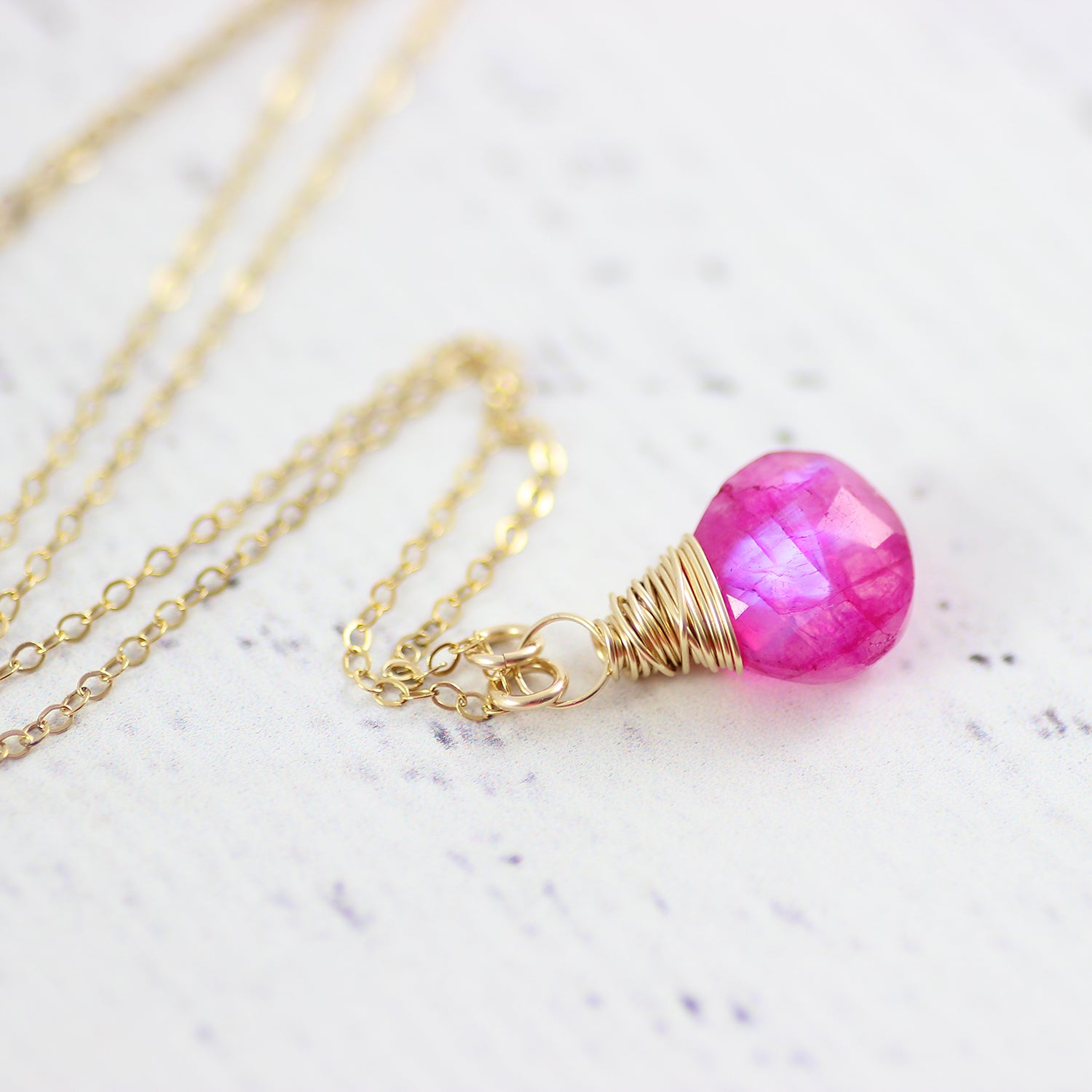 ネックレス・ペンダント Rainbow Moonstone x Star Ruby Necklace Hot Pink Rainbow Moonstone Gold Pendant Necklace – Starletta Designs
